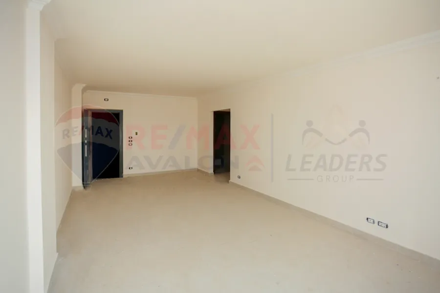 شقة للبيع 177 م (صواري) فيو مفتوح علي البحيرة