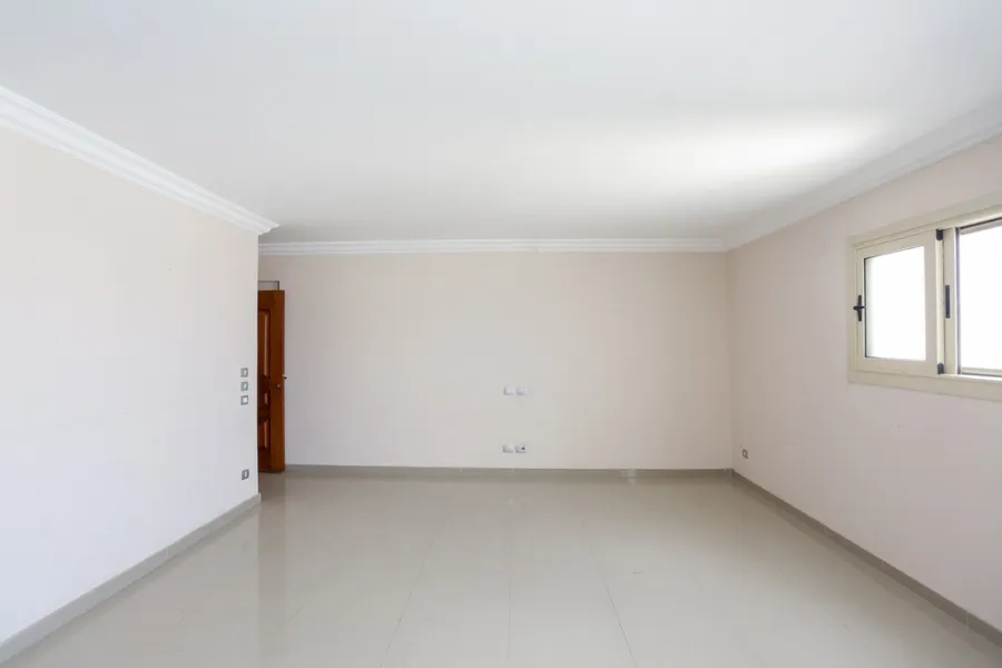 شقة للبيع 185م سموحة  ( كوبري 14 مايو)