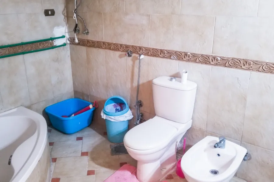 شقة للإيجار 170 م سابا باشا (خطوات من البحر)