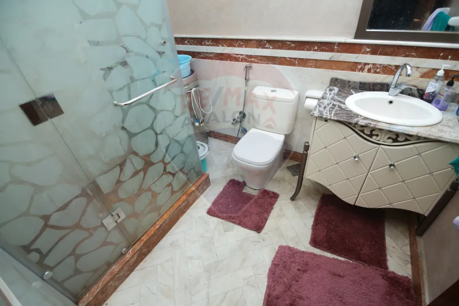 شقة للبيع 90 م ميامي (ش إسكندر إبراهيم تقاطع مع ش الملك حفني)