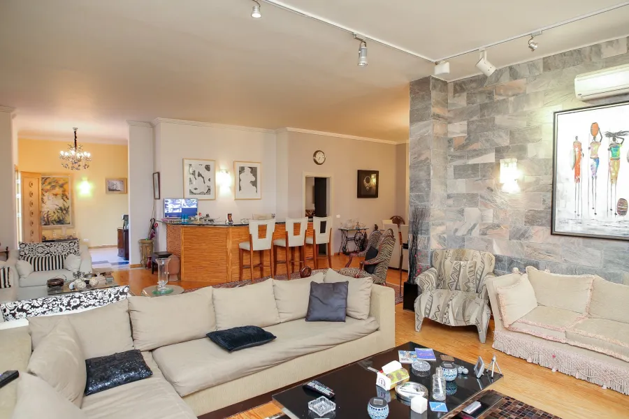 فيلا مستقلة للبيع 1100م  كينج مريوط (أعلي ربوه في البحيرة - خطوات من هيلتون كينج رانش والأستاد)