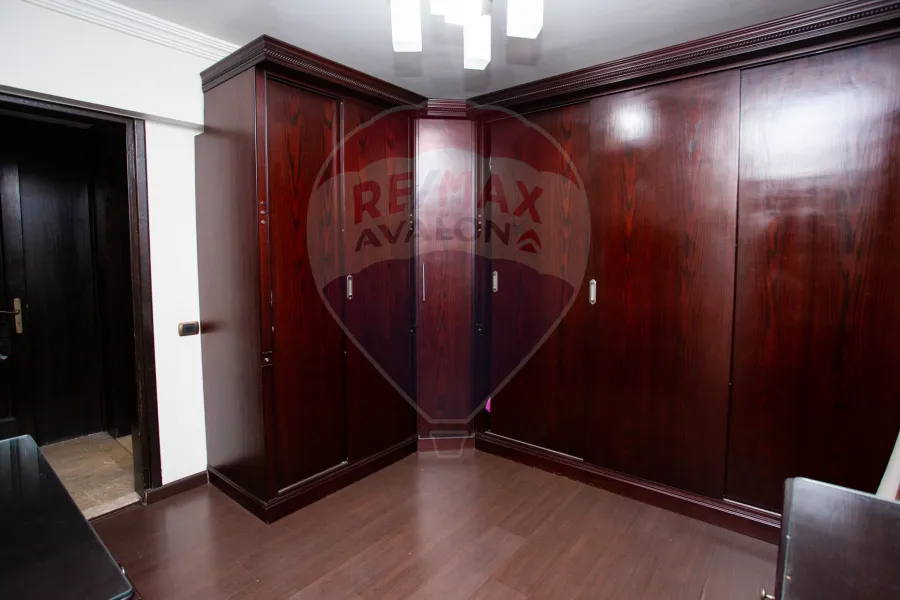 Apartment for sale 200 m Saba Pasha (on the tram - Brand Building)