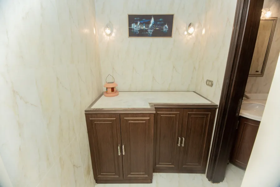 شقة للإيجار مفروش 265 ثروت (على الترام مباشرة)