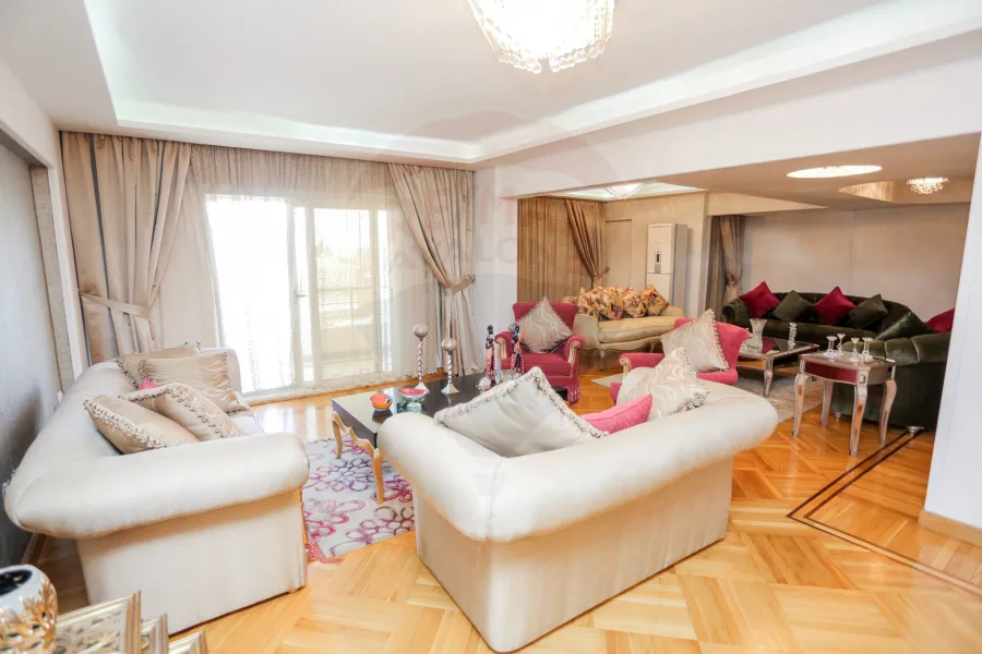 Apartment for sale 400 m San Stefano (steps from San Stefano Mall and the sea)