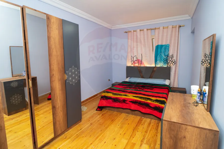 شقة للايجار 200 م كليوباترا (علي البحر مباشرة)