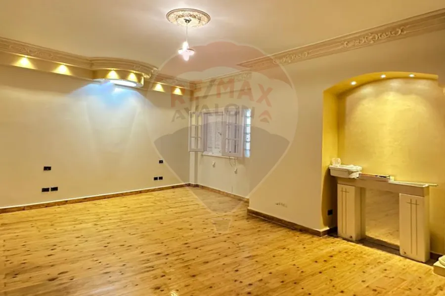 شقه للبيع 230 م لوران (ش ابوقير مباشر)