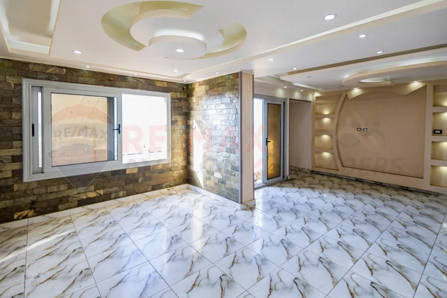 شقة للبيع 187 م كليوباترا (علي البحر مباشرة)