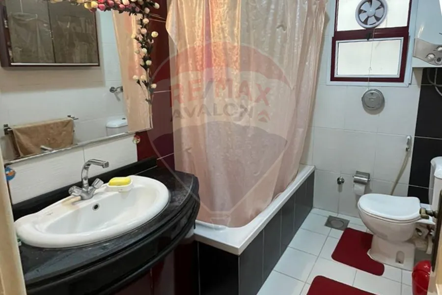 شقة للبيع 110 م زيزينيا  (ش اللاهوت)