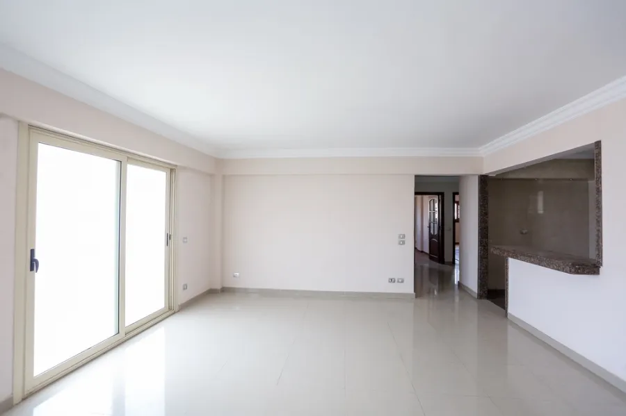 شقة للبيع 185م سموحة  ( كوبري 14 مايو)