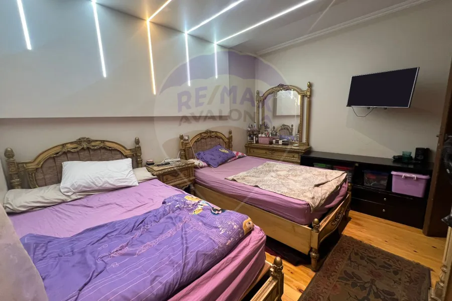 شقة للبيع 150 م  كامب شيزار (ش احمد قمحة - المكتبات)