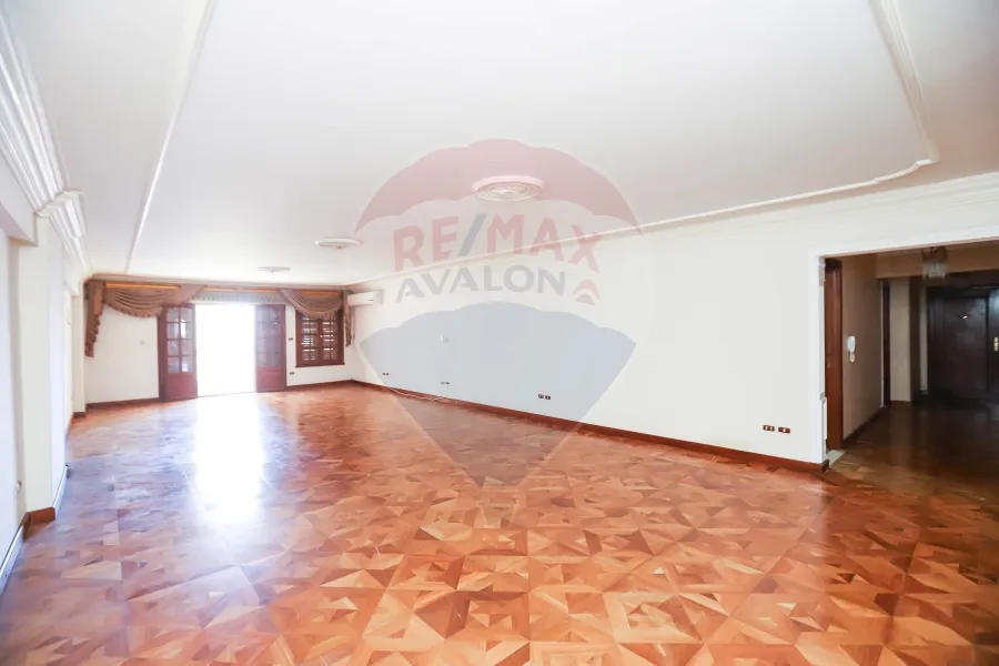 شقه للبيع 218 م جليم ( ش ابو قير مباشره )