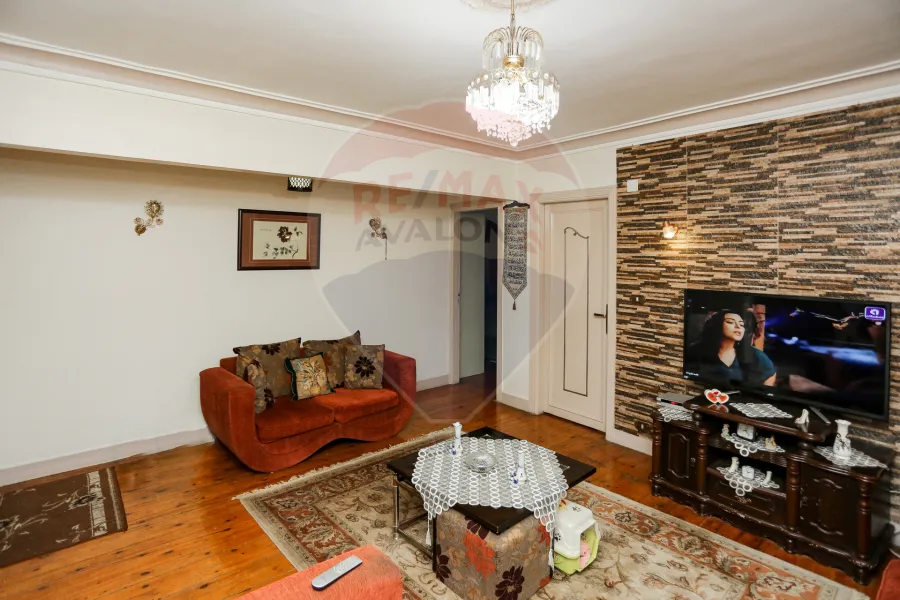 شقة للبيع 200 م سيدي بشر  (ش جمال عبد الناصر)