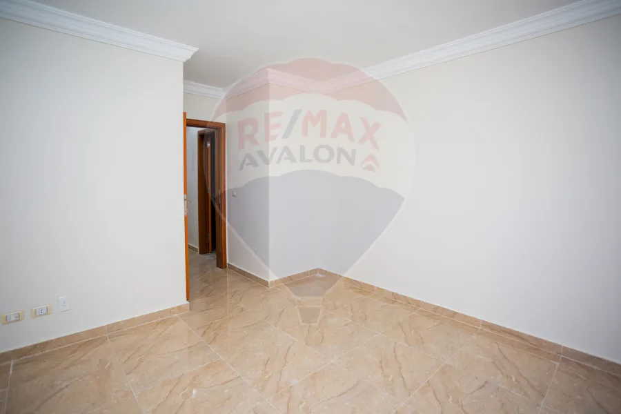 شقة للبيع 180 م سموحة (ش زكى رجب)