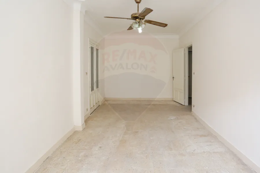 فيلا للبيع 250 م سموحة (ش مصطفي كامل)