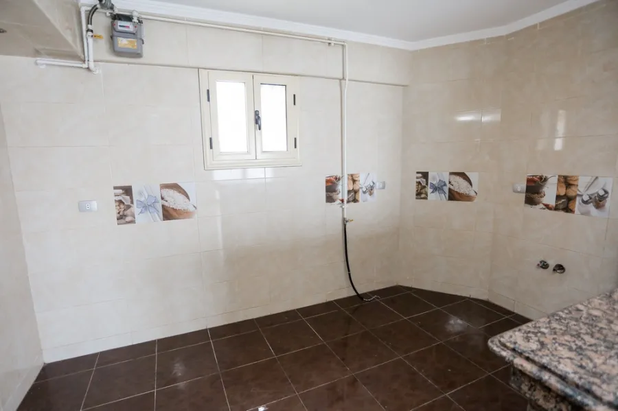 شقة للبيع 185م سموحة  ( كوبري 14 مايو)