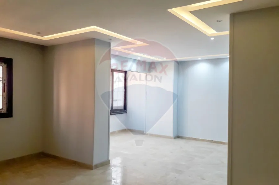 شقة للايجار 200 م الاقبال (علي الترام مباشرة)