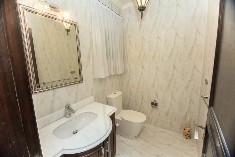 شقة للإيجار مفروش 265 ثروت (على الترام مباشرة)