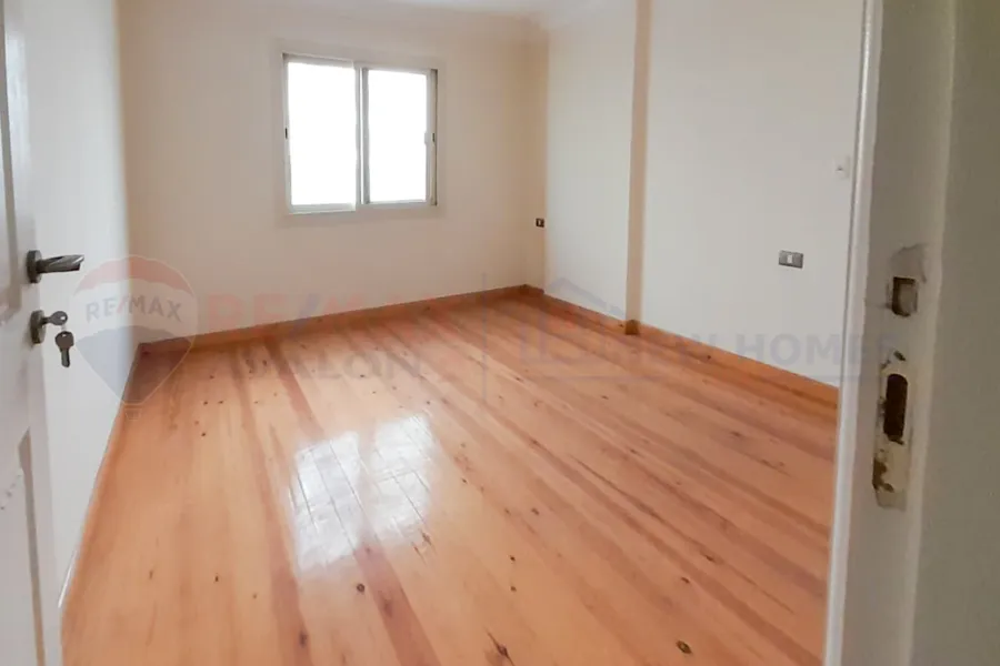 مقر اداري للايجار 345 م سموحة (ش النقل والهندسة)