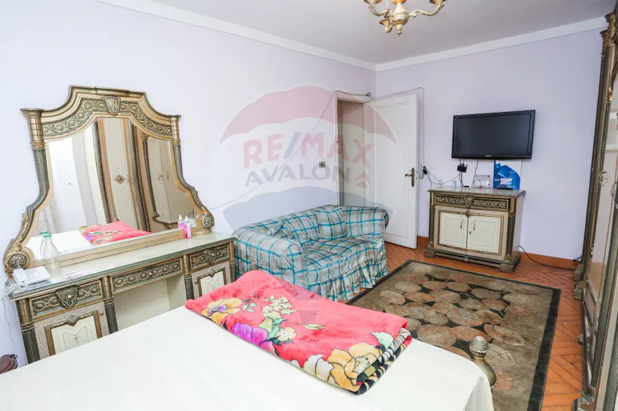 شقة للبيع 200 م لوران ( خطوات من ش شعراوى والبحر )