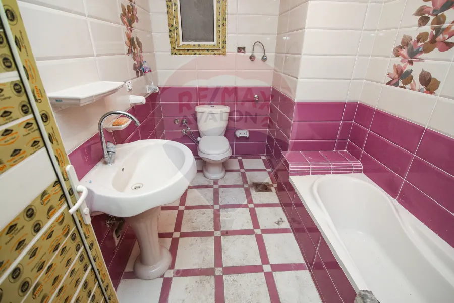 شقة للبيع 140 م كامب شيزار (طريق الجيش - عماره براند)