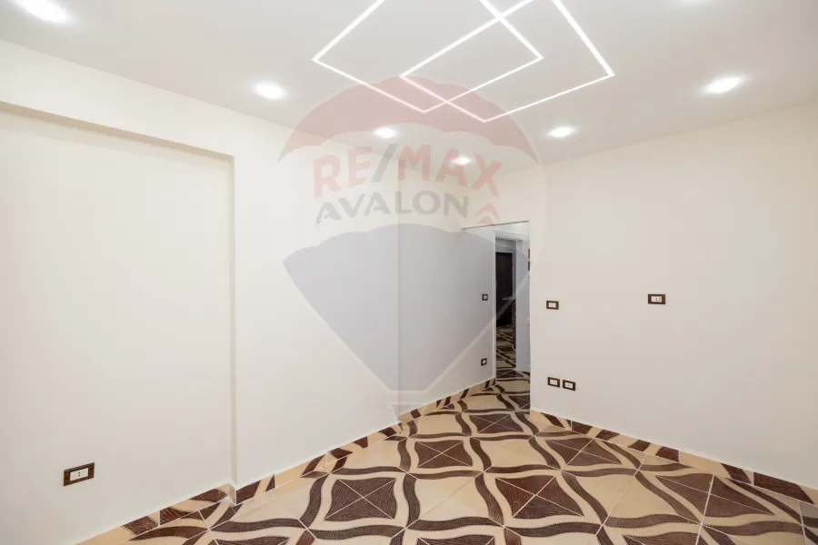 شقة للبيع 115 م ميامي (متفرع من ش قائد الاسراب)