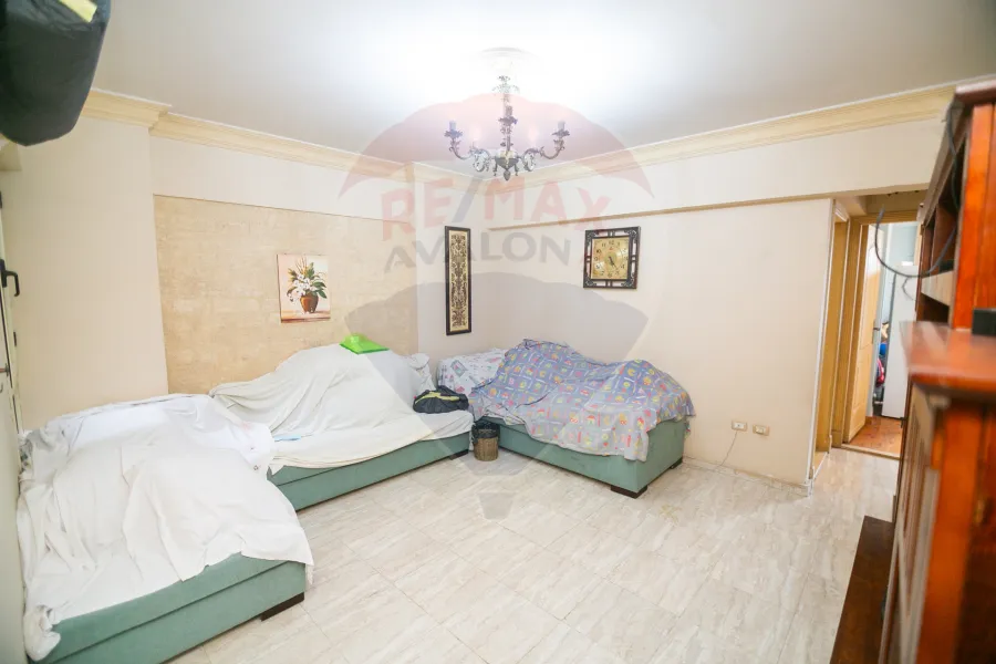 شقة للبيع 233 م كفر عبده (ش سكينة بنت الحسين)