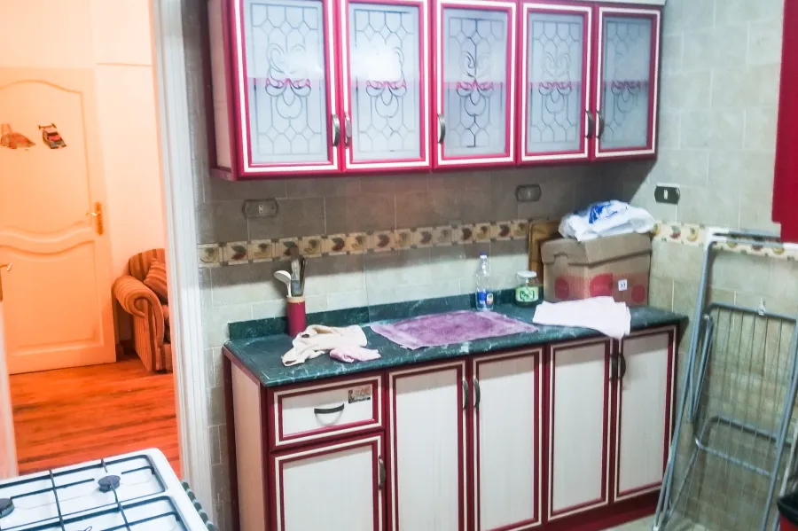 شقة للإيجار 170 م سابا باشا (خطوات من البحر)