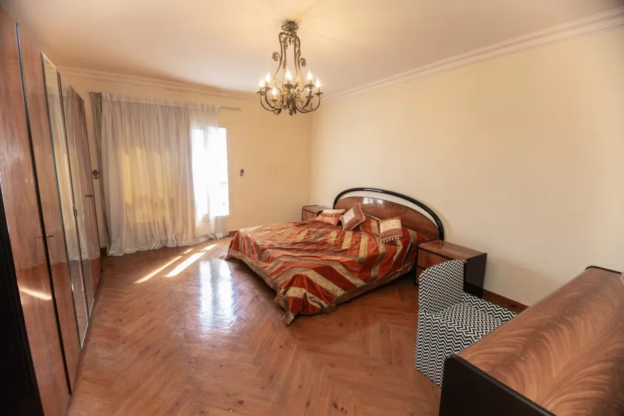 شقة للإيجار مفروش 265 ثروت (على الترام مباشرة)