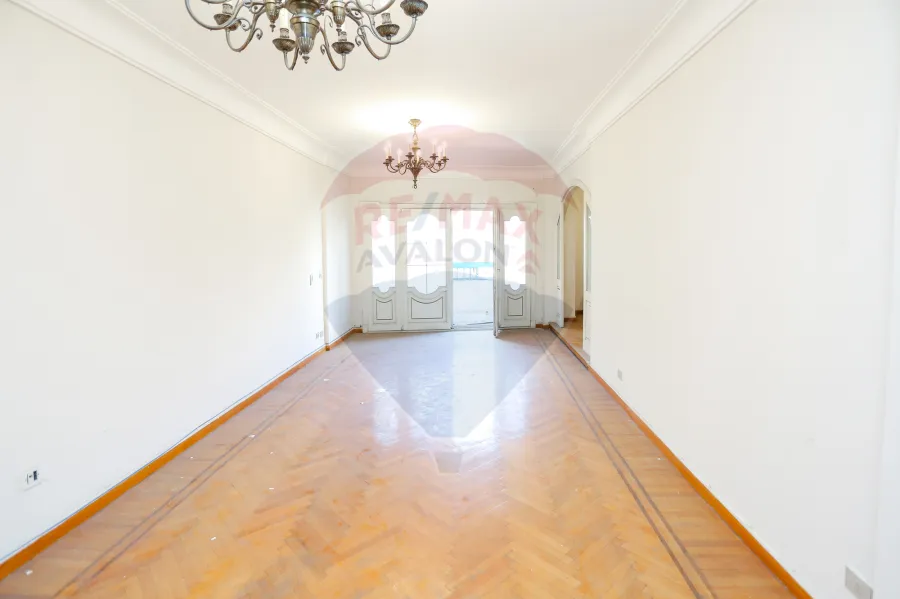 شقه للبيع 205 م لوران (خطوات من البحر)