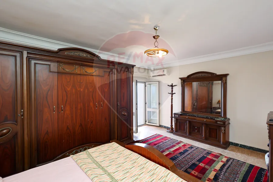 شقة دوبليكس للبيع 260 م المندرة (علي البحر مباشرة)