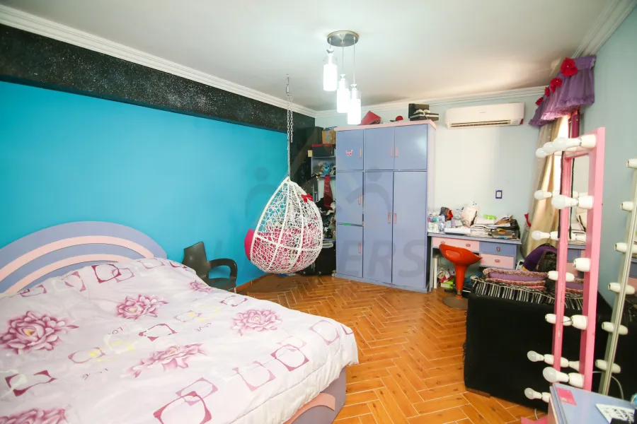 شقة للبيع 250 م السرايا (خطوات من البحر)