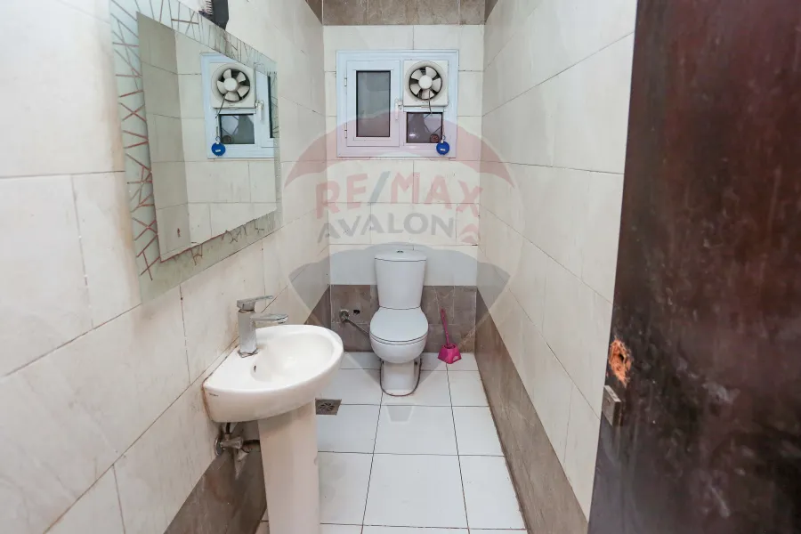 محل و ميزانين تجارى للايجار 285 م ميامى (ش 45 بحرى )