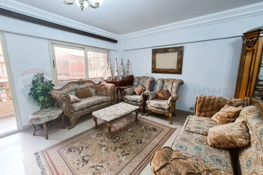 شقة للإيجار السنوى المفروش 150 م لوران (تالت نمرة من البحر)