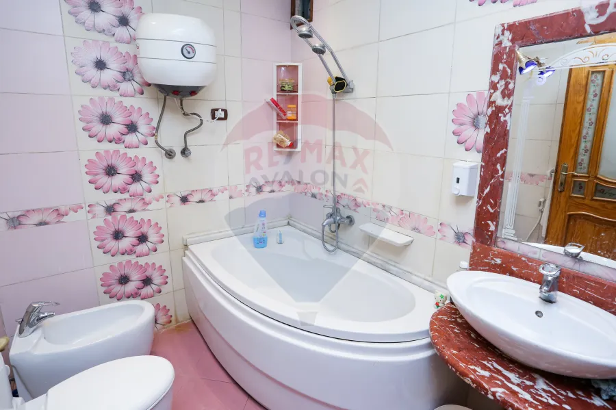 شقة للبيع 280 م سبورتنج ( ش بور سعيد )