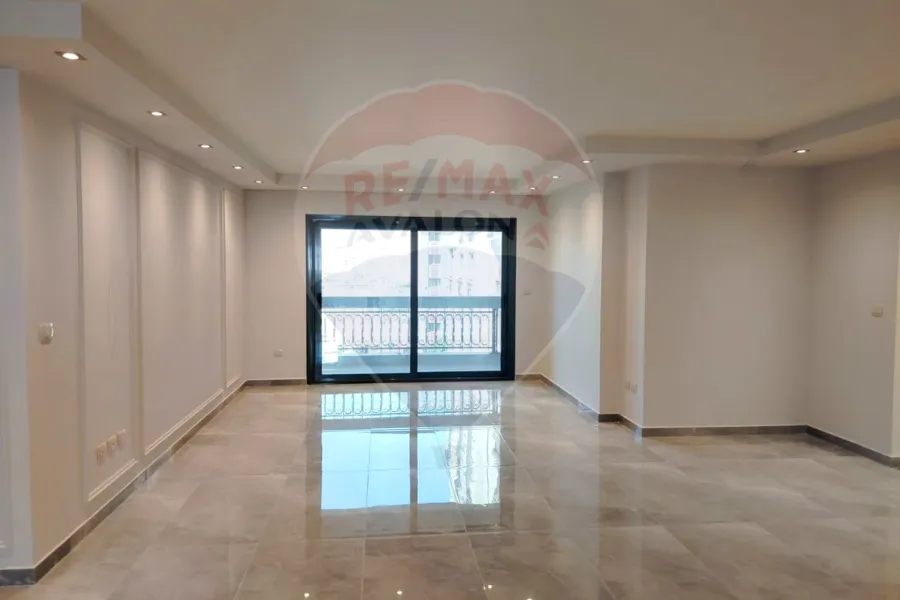 شقة للبيع 290 م سموحة (كريستال تاورز)