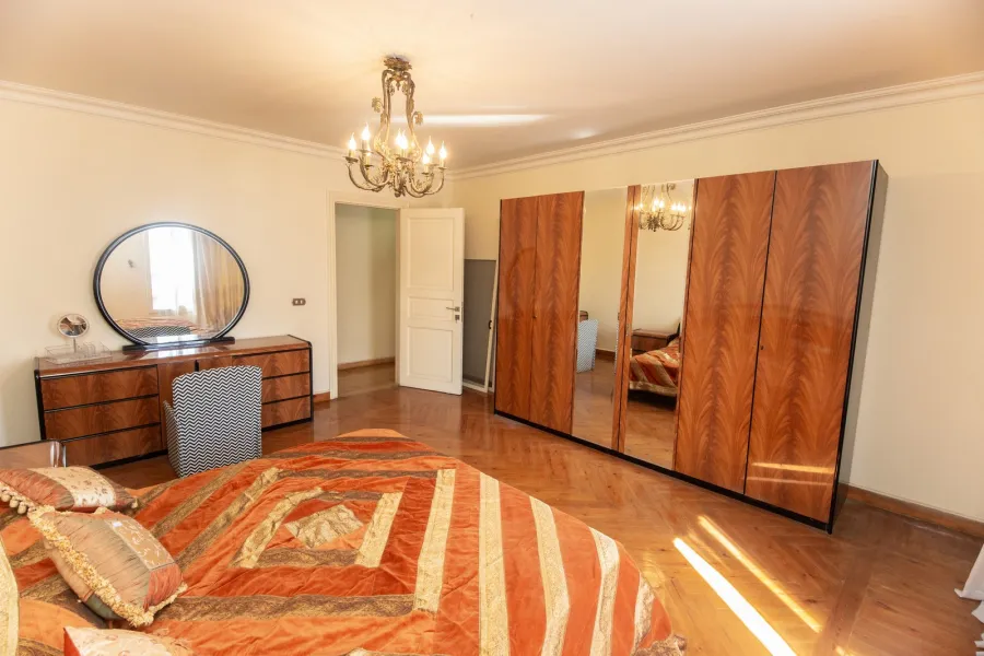 شقة للإيجار مفروش 265 ثروت (على الترام مباشرة)