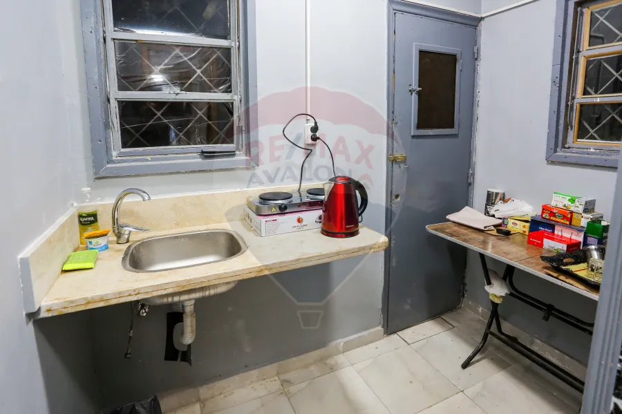 مكاتب إدارية للايجار مساحات مختلفة تبدأ من 20 م بمحطة الرمل (شارع فؤاد)