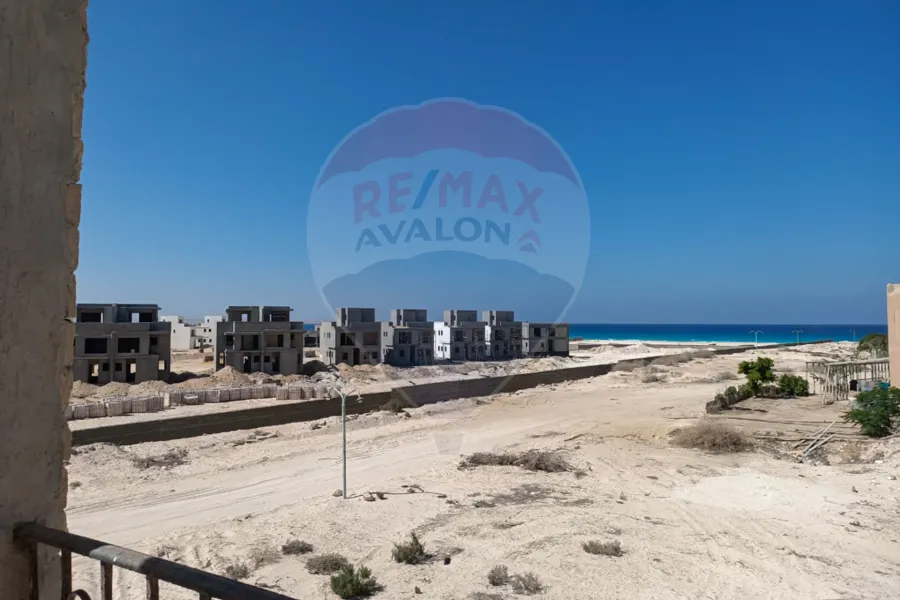 فيلا ستاند الون للبيع (رأس الحكمة سور بسور مع هايد بارك وسى شل) 300 م