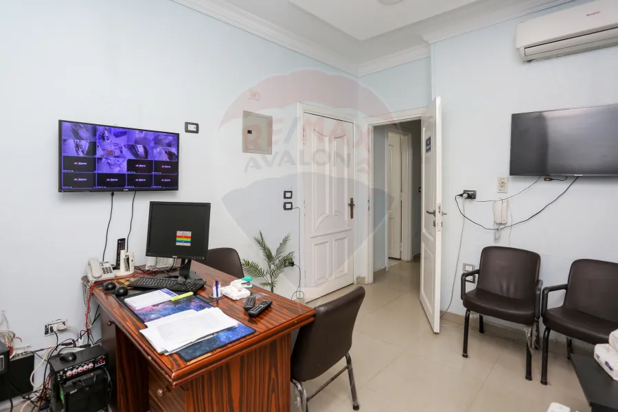 Medical Center for sale 220 m Al Azarita (Sutter St)