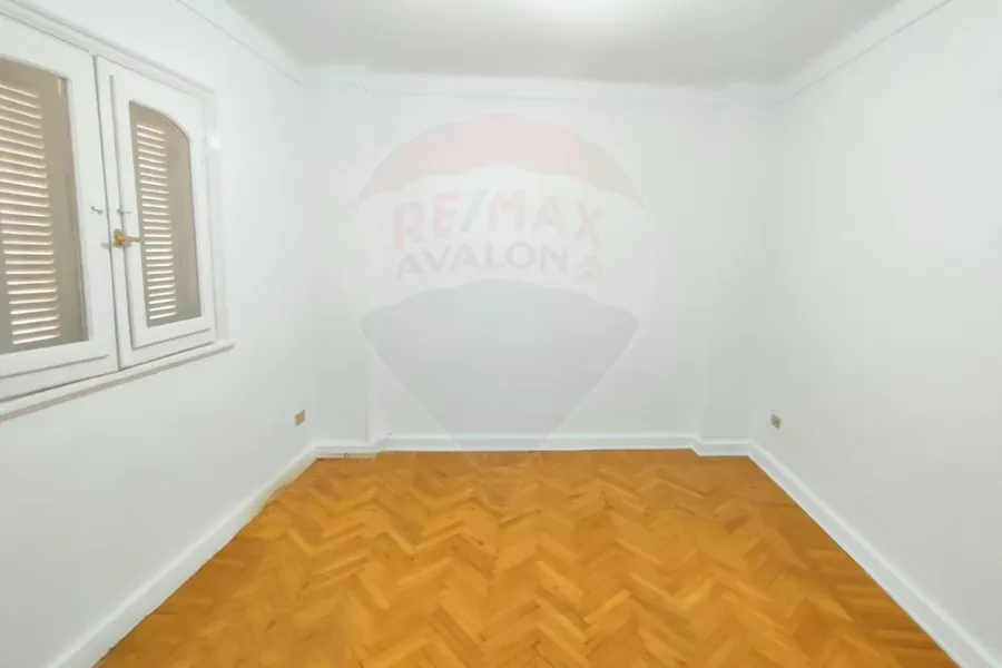 شقة للإيجار 150 م  ثروت (خطوات من ش ابوقير)