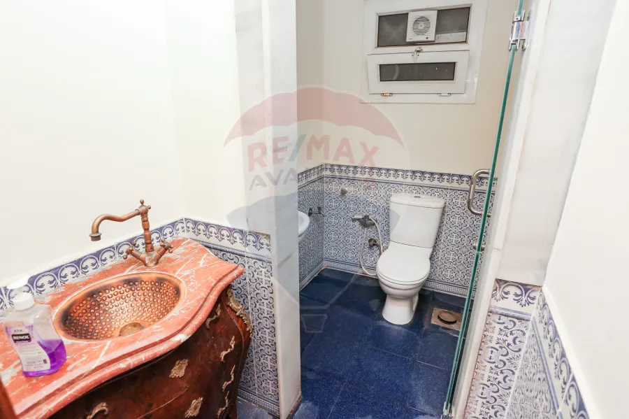 شقة للبيع 300 م جليم (شارع ابوقير الرئيسي)