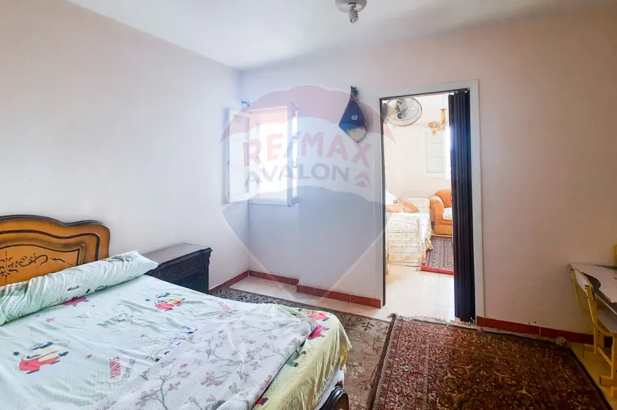 شقة للايجار 105 م رشدي (علي الترام مباشرة - خطوات من ش سوريا)