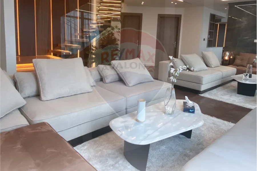 سكاي فيلا للبيع 317 م  (سكاي لاين)