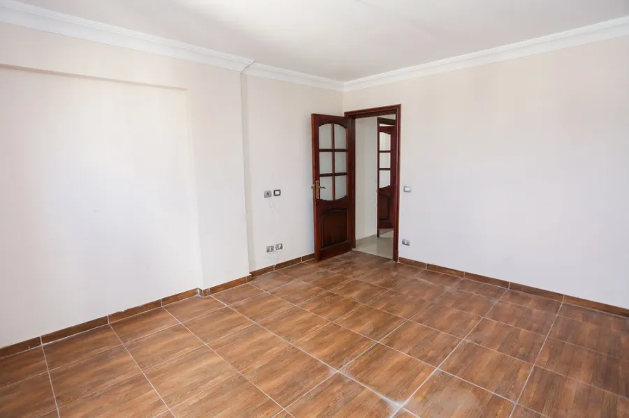 شقة للبيع 185م سموحة  ( كوبري 14 مايو)