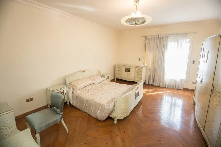 شقة للإيجار مفروش 265 ثروت (على الترام مباشرة)