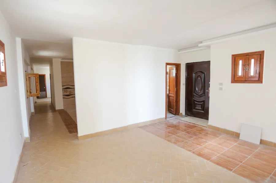 Apartment For Sale 200m Sporting (Luxour St.)