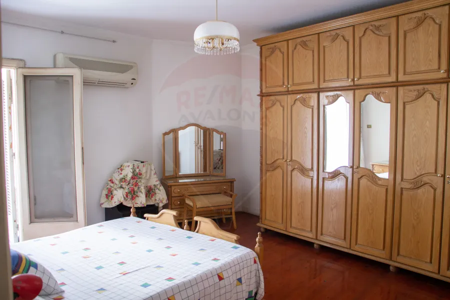 شقة للبيع 160 م سموحة ( خطوات من نادى سموحة )