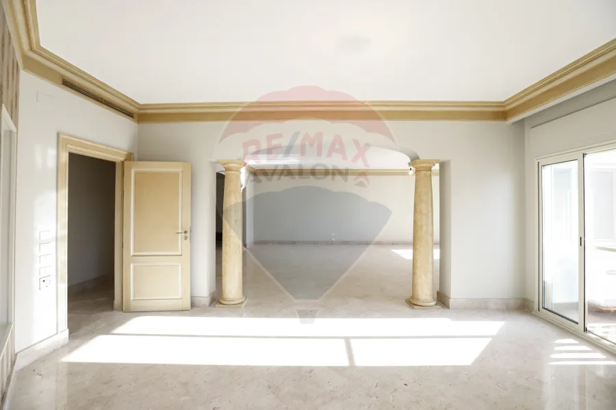 (شقة للبيع 550 م كفر عبده (  ميدان سان جينى _ عمارة اللوتس