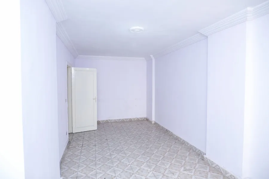 شقة للبيع 175م سيدي بشر (ناصية ش محمد نجيب مع جمال عبد الناصر)