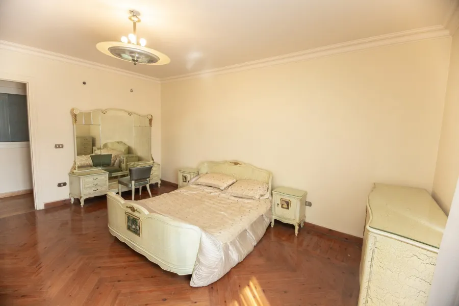 شقة للإيجار مفروش 265 ثروت (على الترام مباشرة)